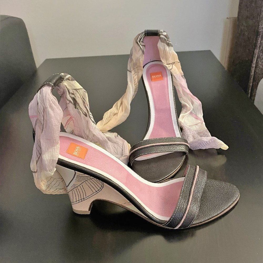 NWT Boss Lovely Women Leather Wedge Heel Shoes Size 9